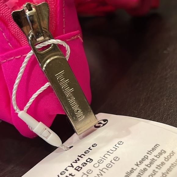 New Lululemon Sonic Pink Everywhere Belt Bag 1L Rare Color Hard to Find!** - Picture 5 of 5